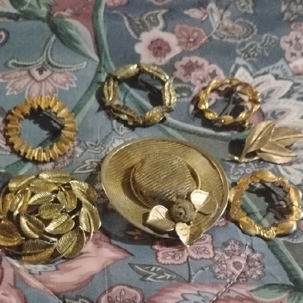 Vintage Gold Brooch Set